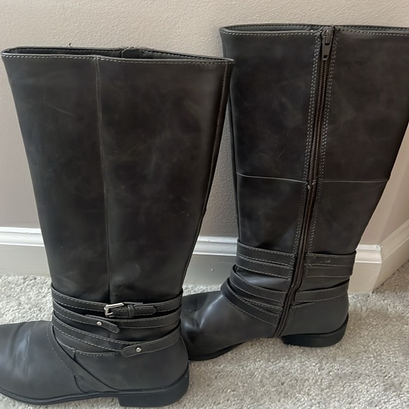 Lightly worn Brash gray boots - size 8.5 - Picture 3 of 4